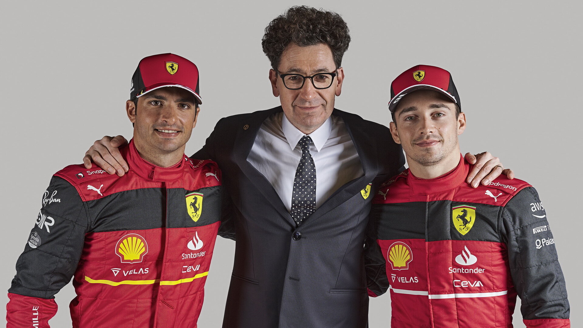 Piloti Ferrari se svým šéfem