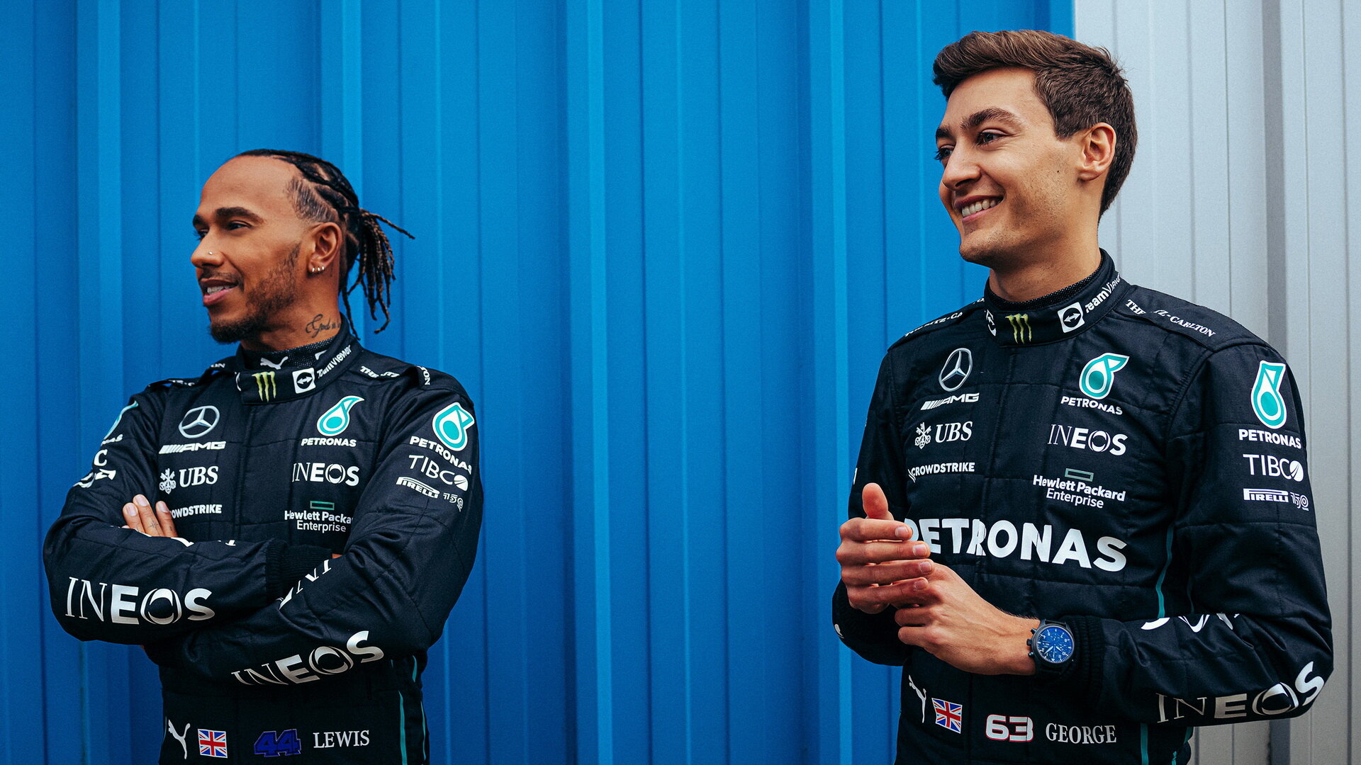 Lewis Hamilton a George Russell