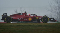 Charles Leclerc s novým Ferrari F1-75 během soukromého testu ve Fioranu