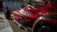 Carlos Sainz s Ferrari F1-75 během testů v Bahrajnu