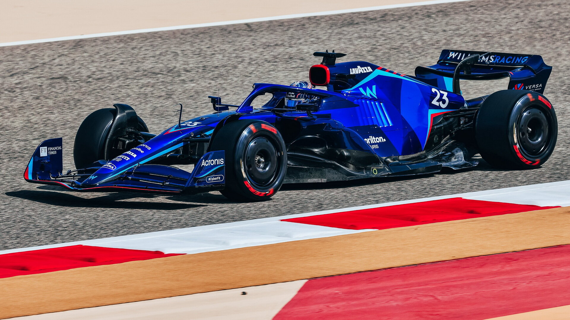 Alexander Albon s Williamsem FW44 během 1. dne testů v Bahrajnu