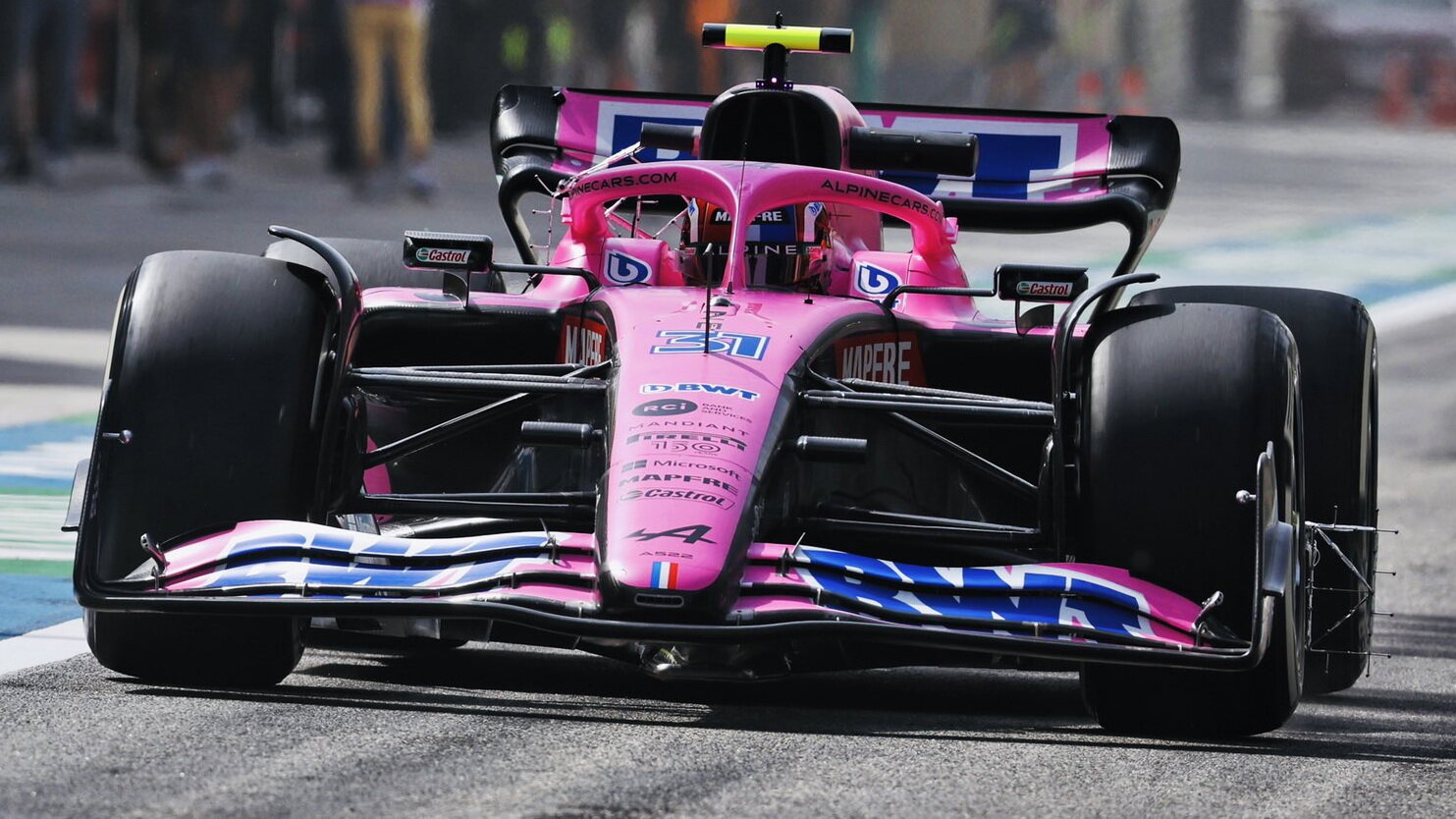 Esteban Ocon s růžovým vozem Alpine A522