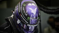 Lewis Hamilton druhý den při testech v Bahrajnu