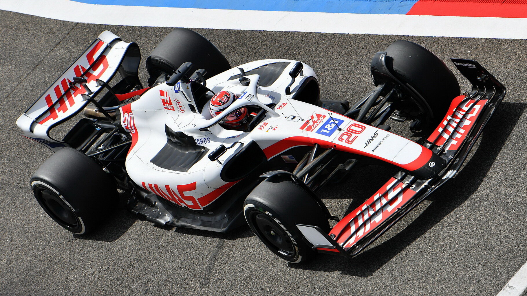 Kevin Magnussen třetí den při testech v Bahrajnu