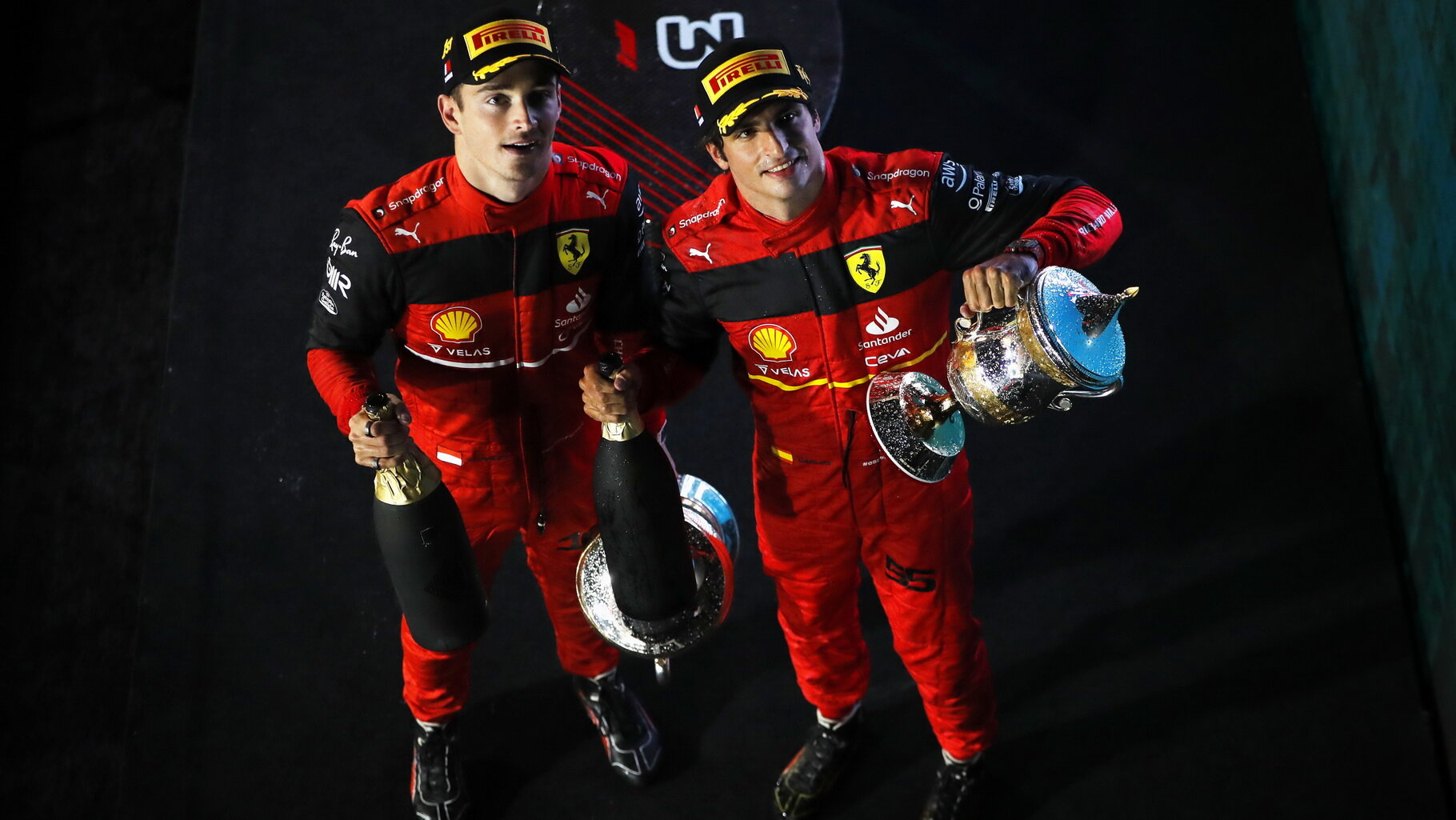 Piloti Ferrari po vítězství v Bahrajnu