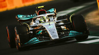 Lewis Hamilton v pátečních tréninku v Saúdské Arábii