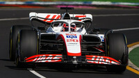 Kevin Magnussen při pátečním tréninku v Melbourne