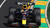 Max Verstappen při pátečním tréninku v Melbourne