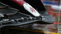 Detail předního křídla vozu Alfa Romeo v závodě na Imole