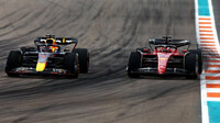 Max Verstappen a Charles Leclerc ve Velké ceně Miami