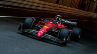 Carlos Sainz ve Velké ceně Monaka správně odhadl strategii - jako jediný přecházel z pneumatik do deště rovnou na hladké
