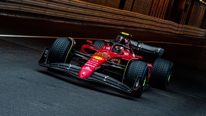 Carlos Sainz ve Velké ceně Monaka správně odhadl strategii - jako jediný přecházel z pneumatik do deště rovnou na hladké