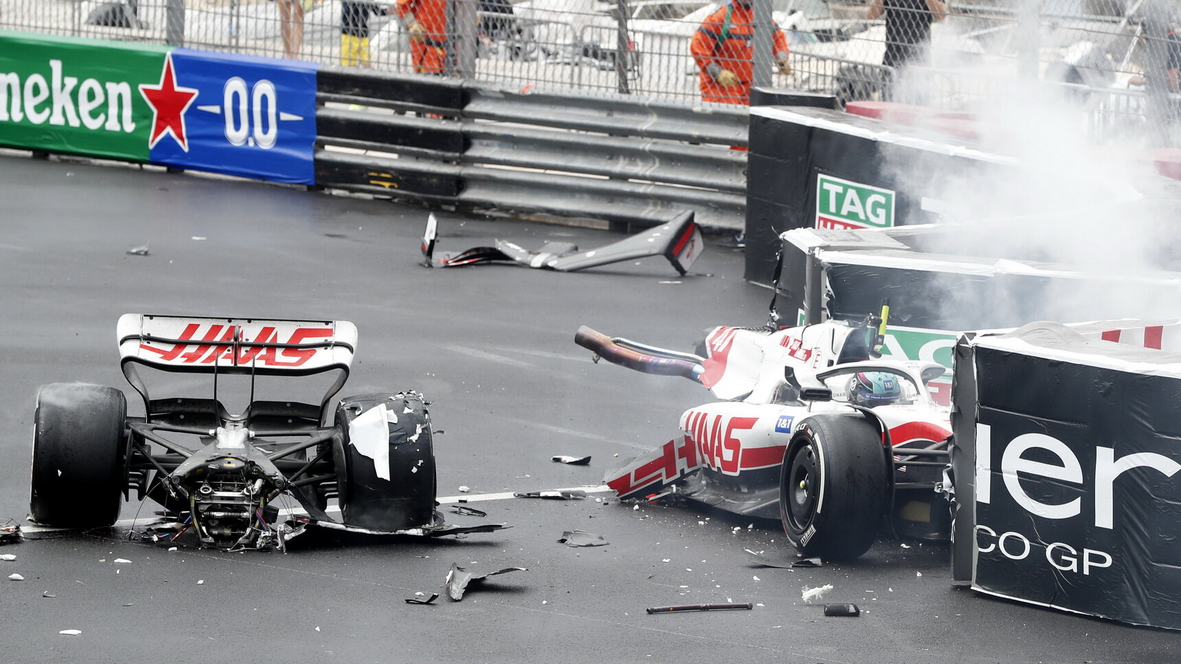 Mick Schumacher a další rozbité auto v Monaku