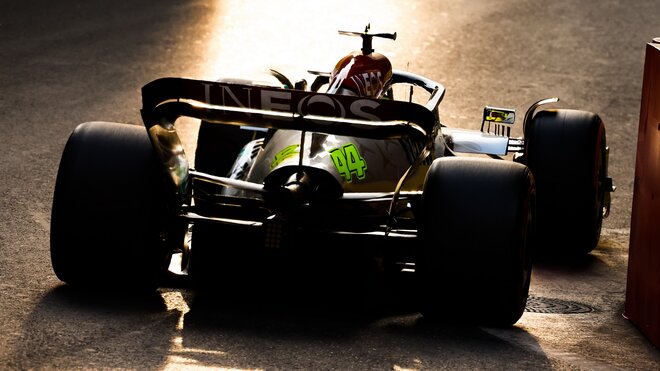 Lewis Hamilton v s Mercedesm W13 v Ázerbájdžánu