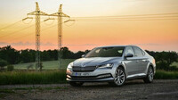 TEST: Škoda Superb 2.0 TDI 110 kW - úsporné "daily" auto, které nemusí stát majlant - anotační obrázek