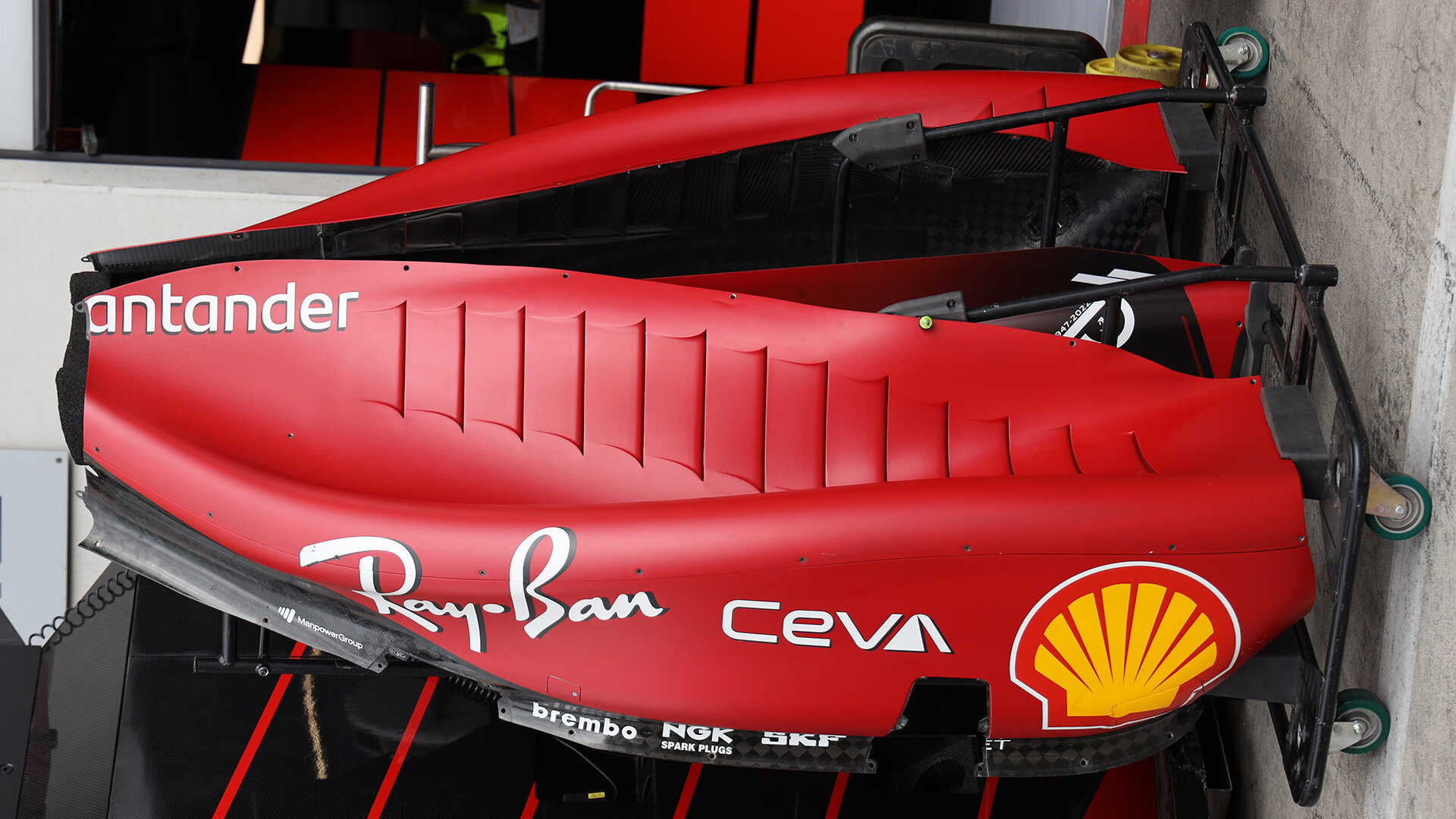 Bočnice Ferrari F1-75