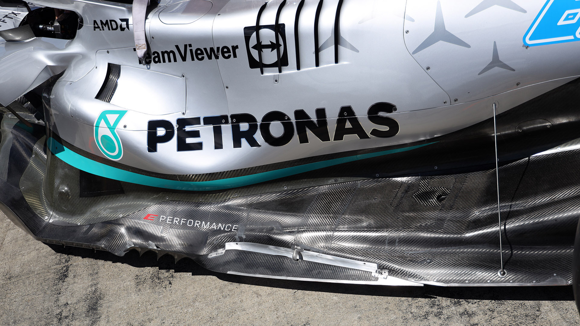 Detail podlahy Mercedesu W13