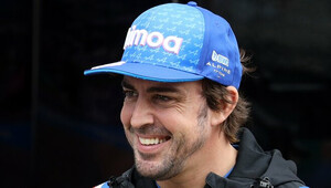 Alonso bude u Aston Martinu zářit, předpovídá Briatore - anotační obrázek