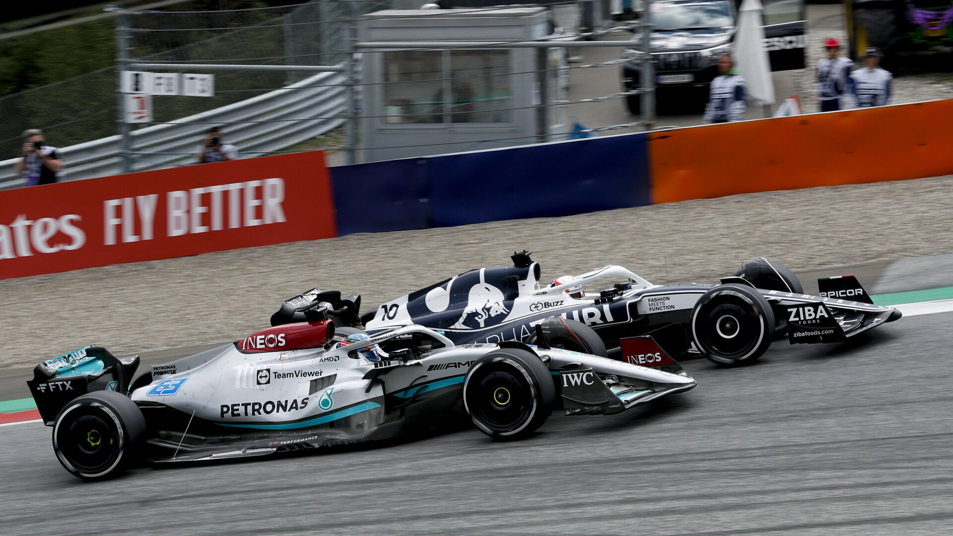 Konkurenceschopnost Mercedesu se zlepšuje, dostane se ve Francii na pódium?