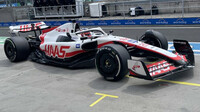"Máme snad kopírovat Williams?" Šéf Haasu reaguje na narážky o bílém Ferrari - anotační obrázek