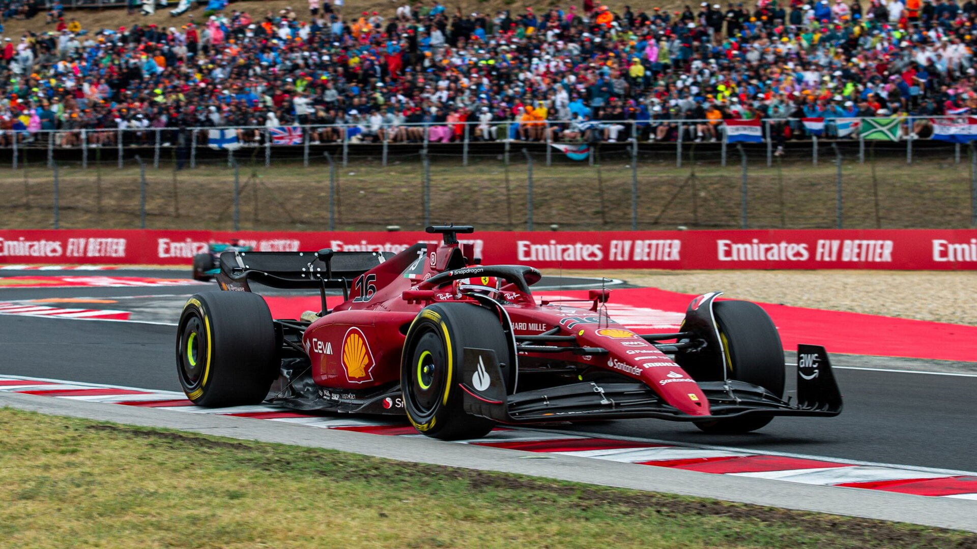 Charles Leclerc v závodě v Maďarsku