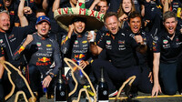 Max Verstappen a Sergio Pérez slaví po závodě v Belgii