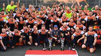 Tým Red Bull slavil vítězství po závodě v Holandsku