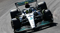 Lewis Hamilton s Mercedesem W13 v Monze