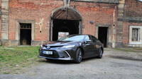 TEST: Toyota Camry 2.5 Hybrid, měli by se v Boleslavi začít bát? - anotační obrázek