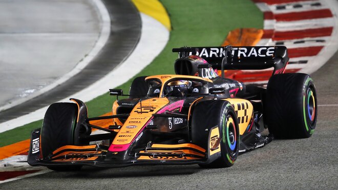 Daniel Ricciardo v Singapuru jel se starší konfiguraci vozu MCL36, nové díly dostane až v Suzuce