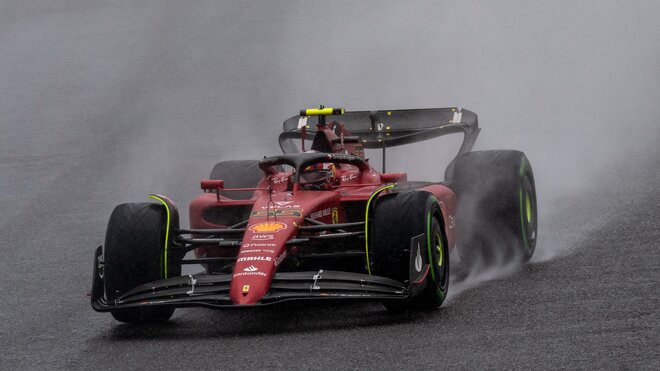 Carlos Sainz v deštivém závodě v Japonsku