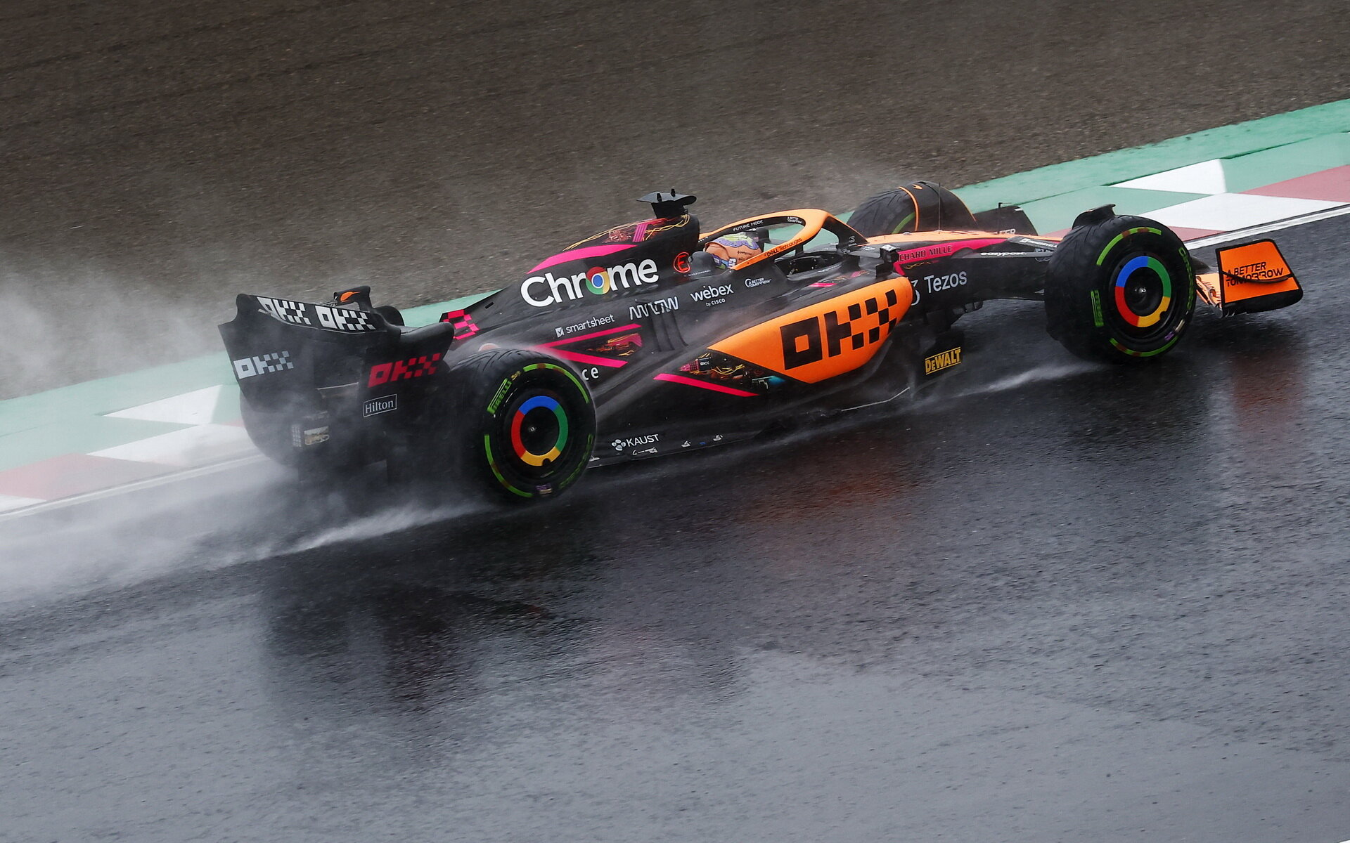 Daniel Ricciardo v deštivém závodě v Japonsku