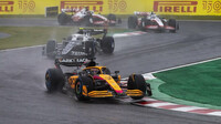 Daniel Ricciardo v deštivém závodě v Japonsku