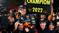 Šťastný Max Verstappen se stává podruhé šampionem F1