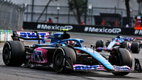 Esteban Ocon v závodě v Mexiku