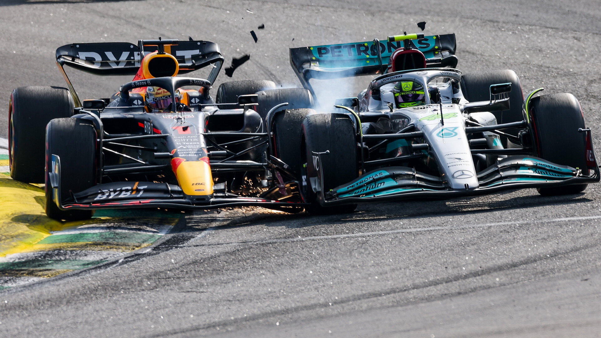 Kolize Verstappena s Hamiltonem v průběhu GP Brazílie