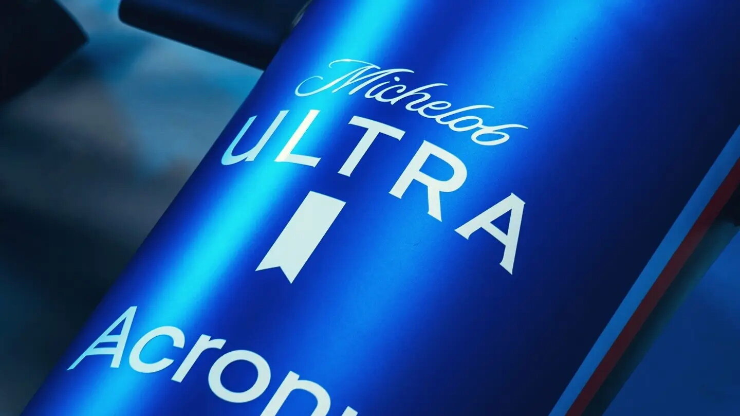 Nový sponzor týmu Michelob ULTRA