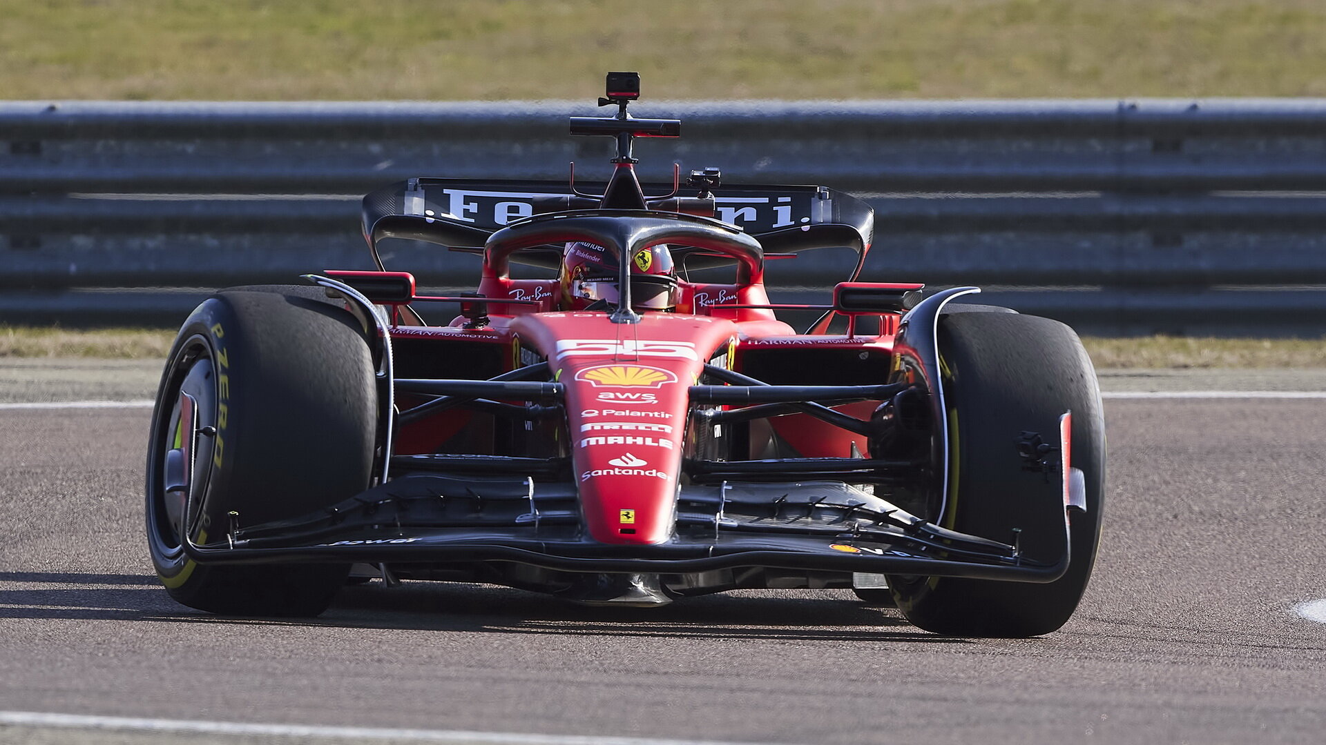 Carlos Sainz poprvé na dráze s vozem Ferrari SF-23