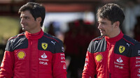 Carlos Sainz a Charles Leclerc ve Fioranu