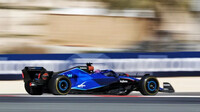 Alexander Albon s Williamsem FW45 během předsezónních testů v Bahrajnu