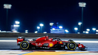 Charles Leclerc s Ferrari SF-23 během předsezónních testů v Bahrajnu