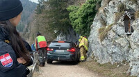 Alpina B3 Touring uvízla na turistické stezce