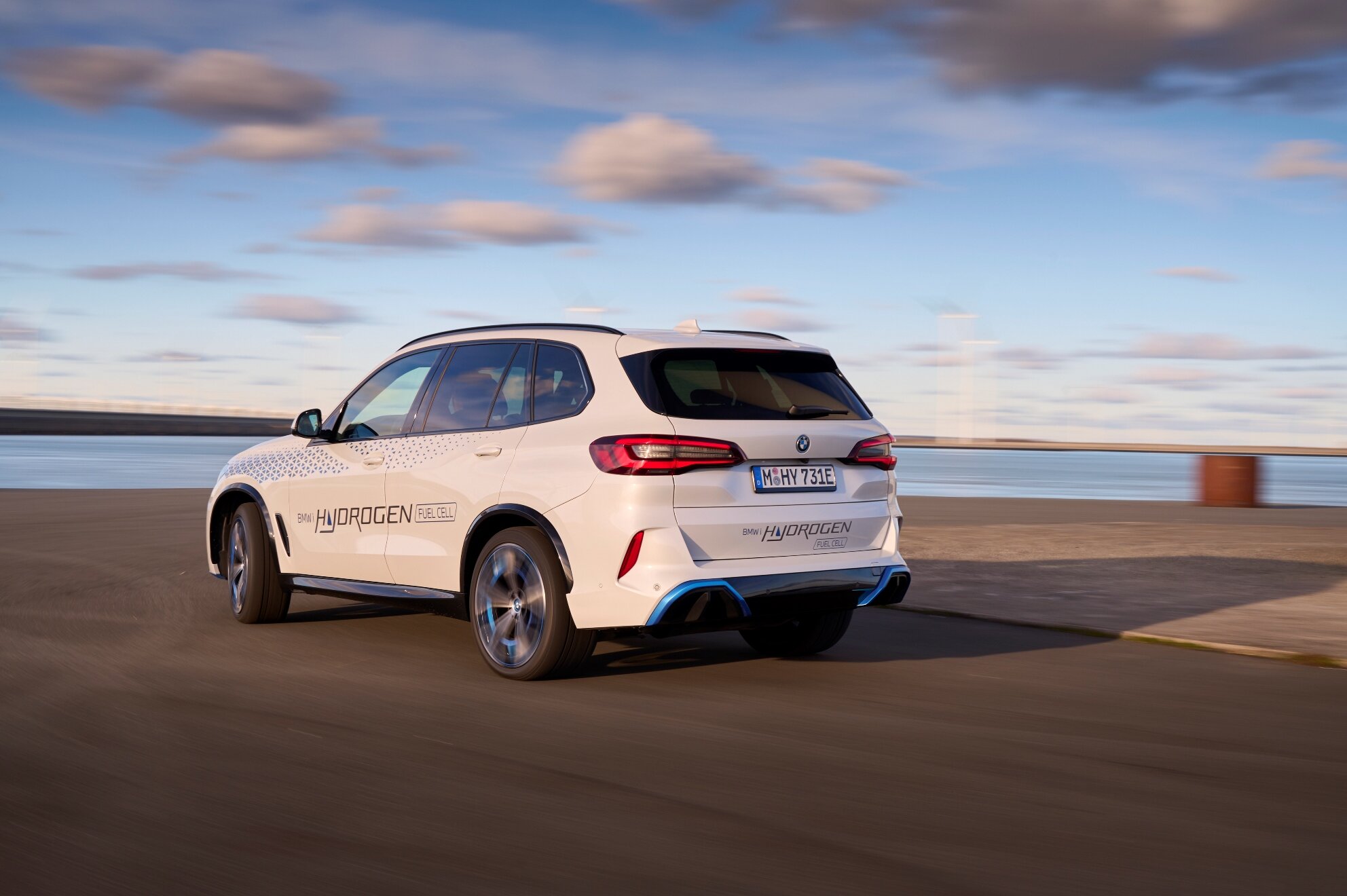 BMW iX5 Hydrogen jde po čtyřech letech vývojových prací do testovacího provozu