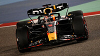 Max Verstappen v závodě v Bahrajnu (Sakhir)
