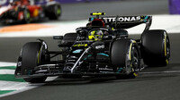 Lewis Hamilton s Mercedesem W14 v GP Saúdské Arábie