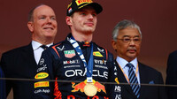 Max Verstappen se zlatou medialí za vítězství v závodě v Monaku