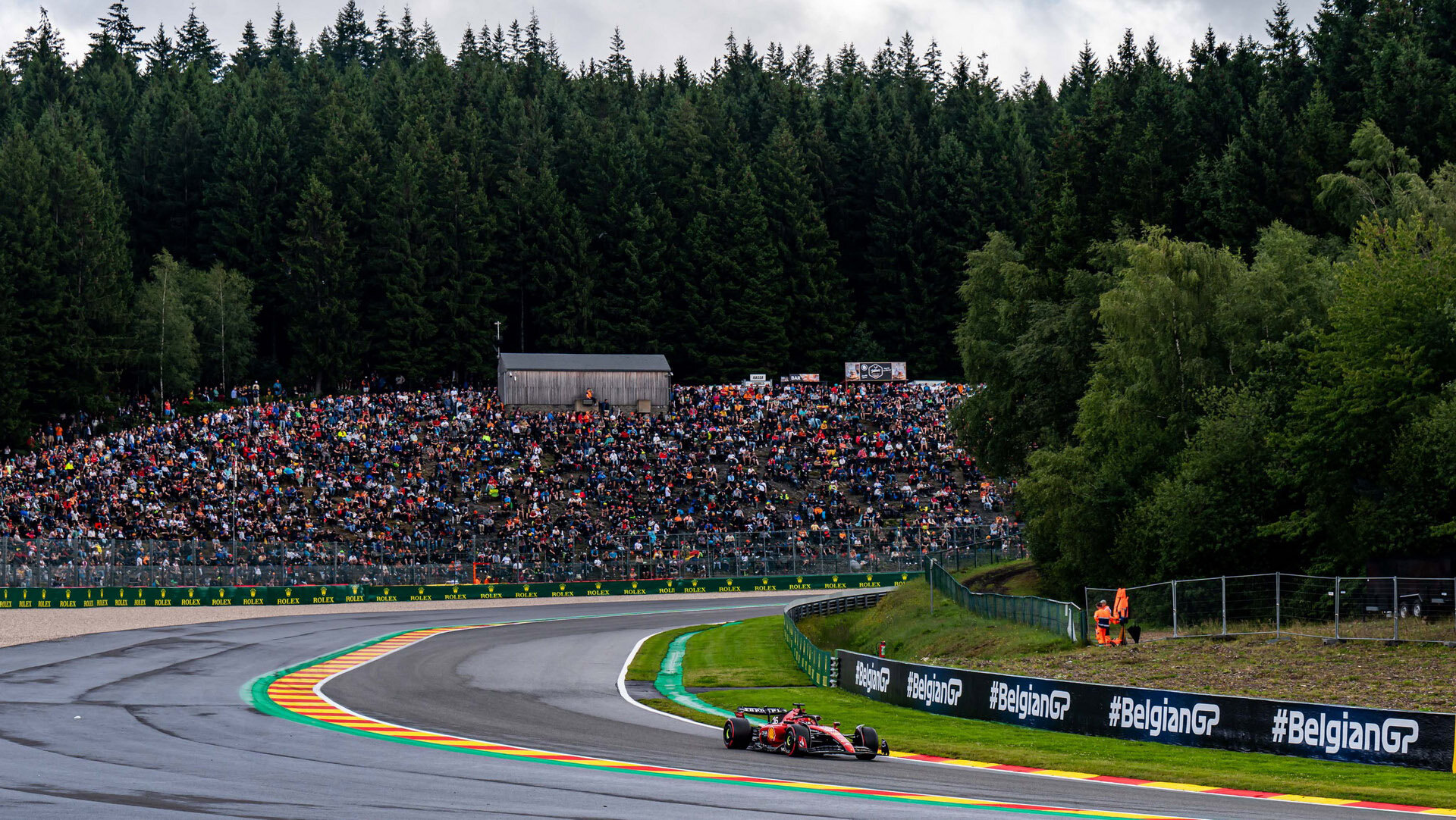 Charles Leclerc s Ferrari SF-23 v Belgii