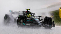 Lewis Hamilton za deště v závodě v Holandsku