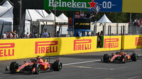 Carlos Sainz a Charles Leclerc v cíli závodu v Monze
