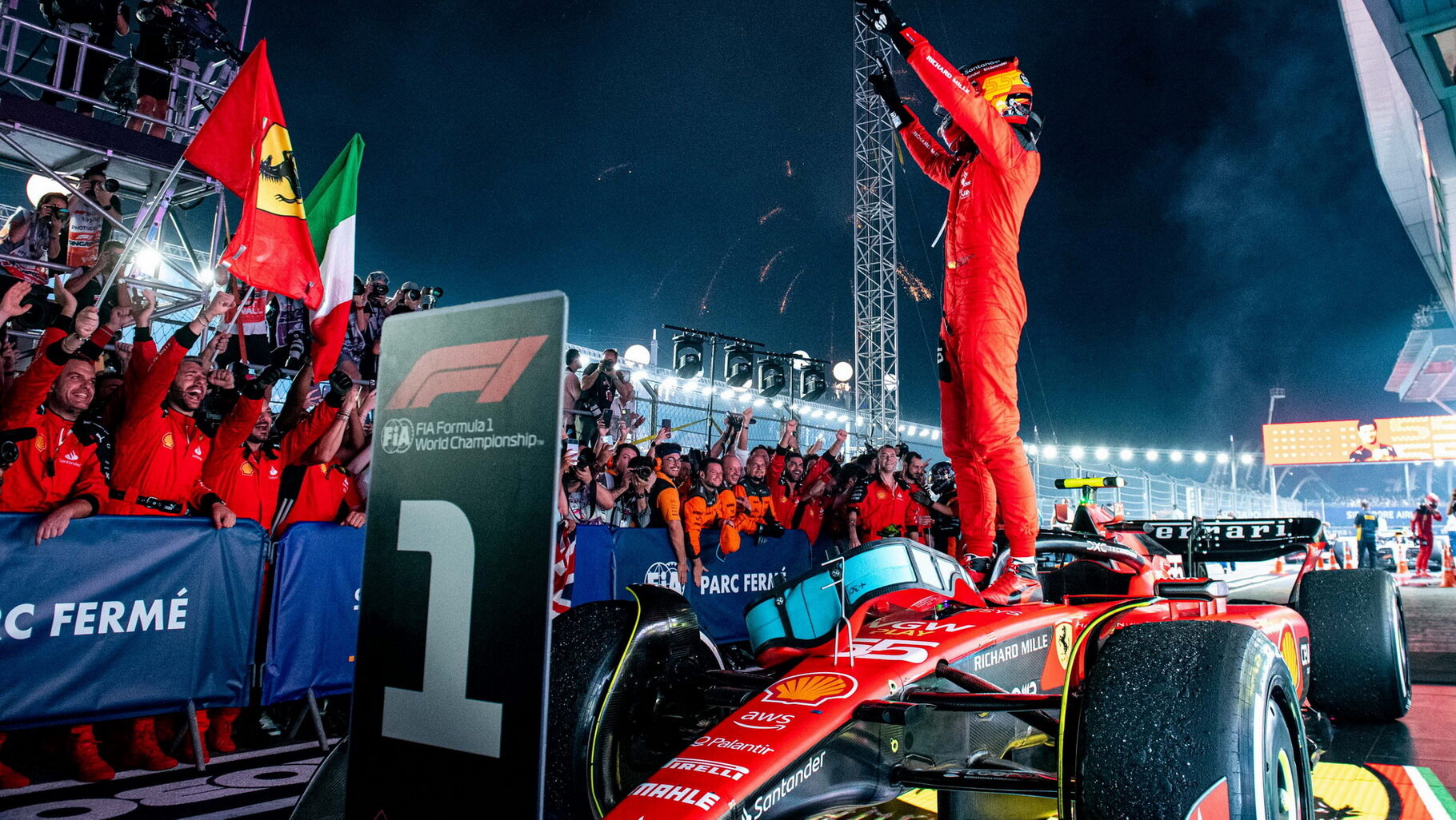 Ferrari si v Singapuru dojelo pro své první letošní vítězství
